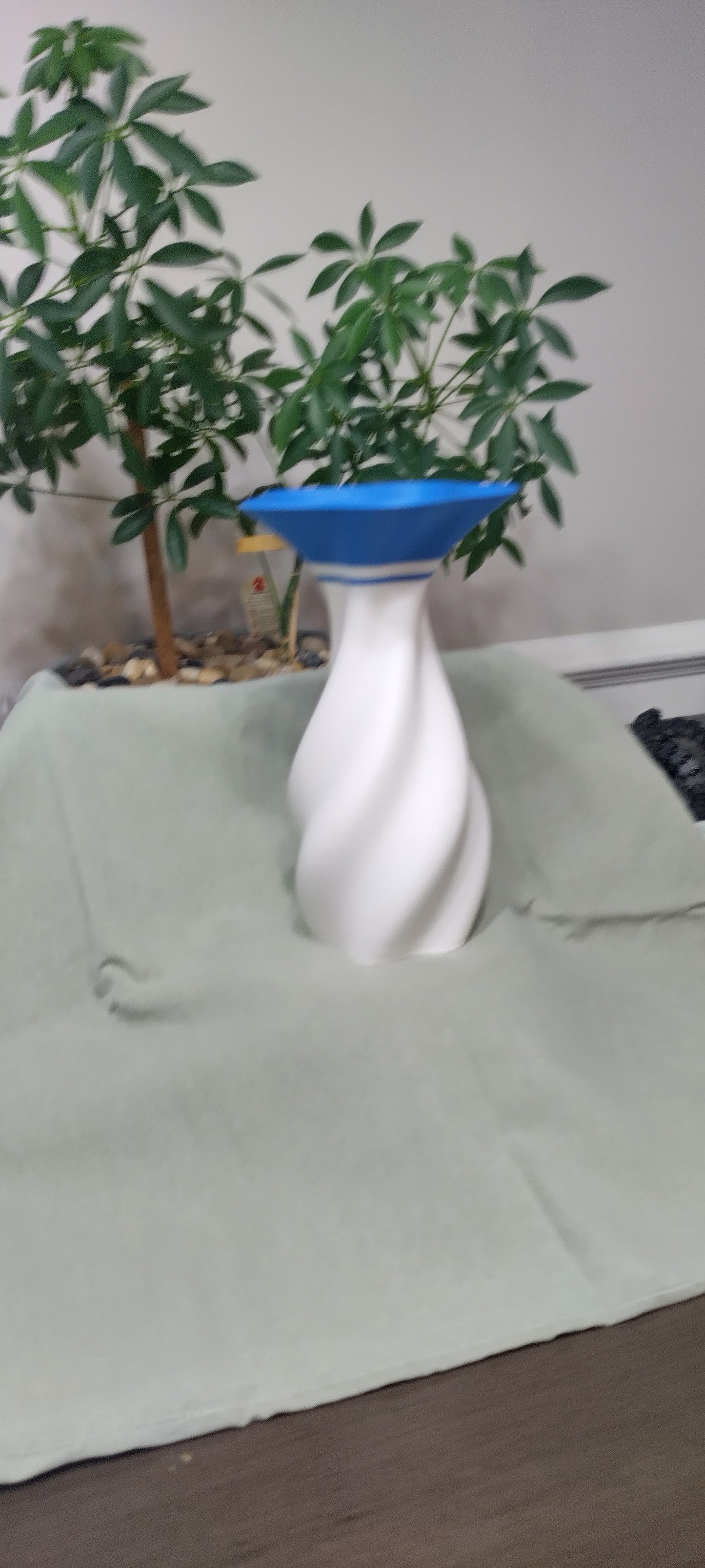 Deluxe Decor Vase 3D printed White & Blue