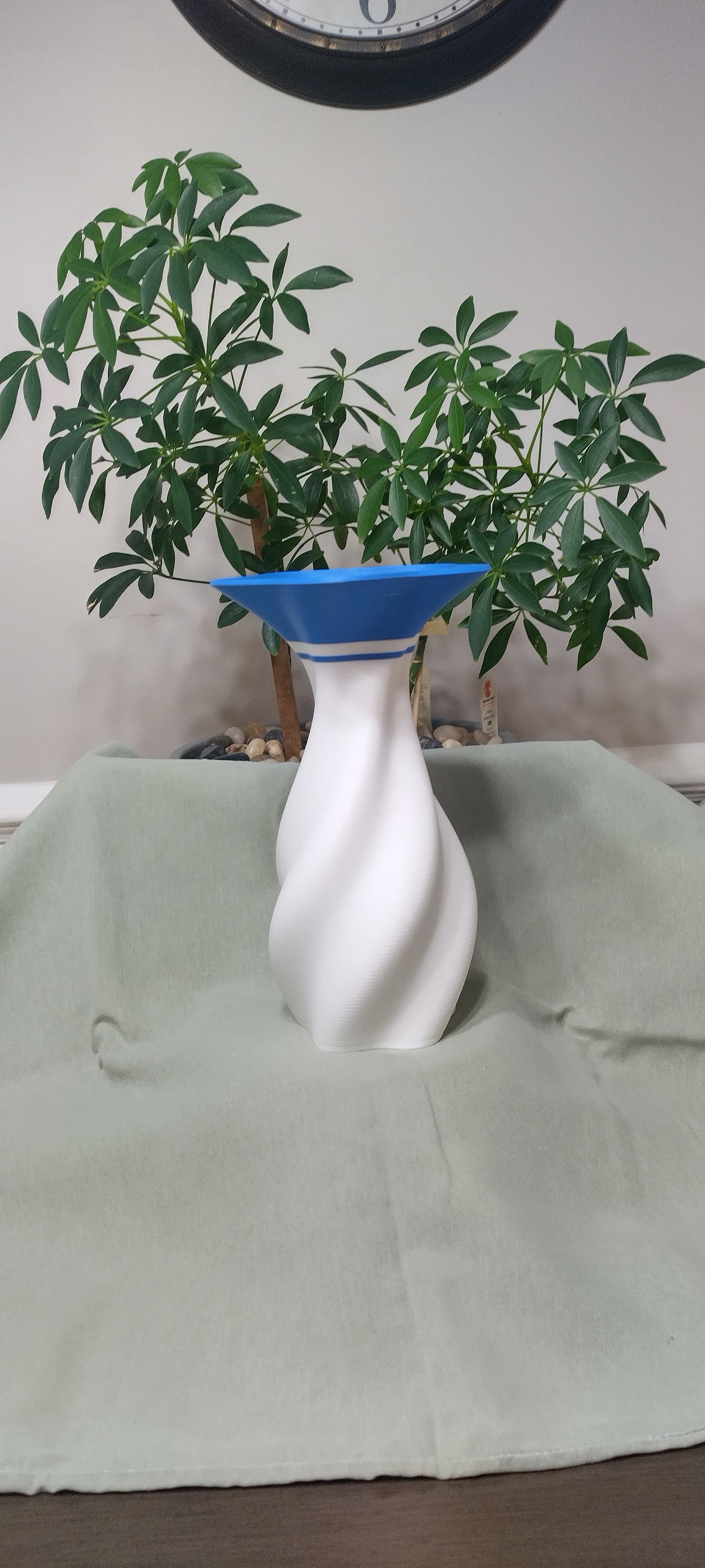 Deluxe Decor Vase 3D printed White & Blue